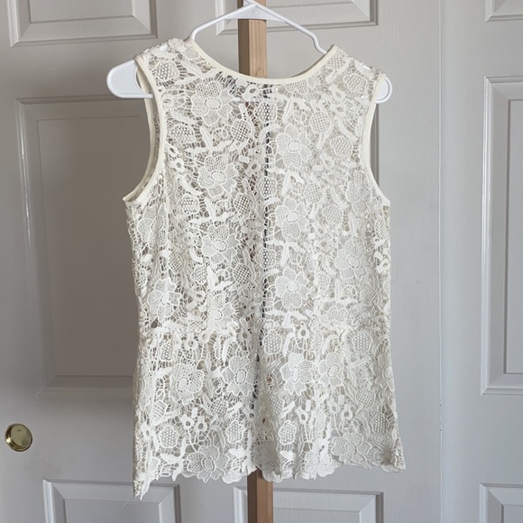 CAbi #800 Needle Lace Shell Peplum Top Sleeveless - Picture 2 of 2